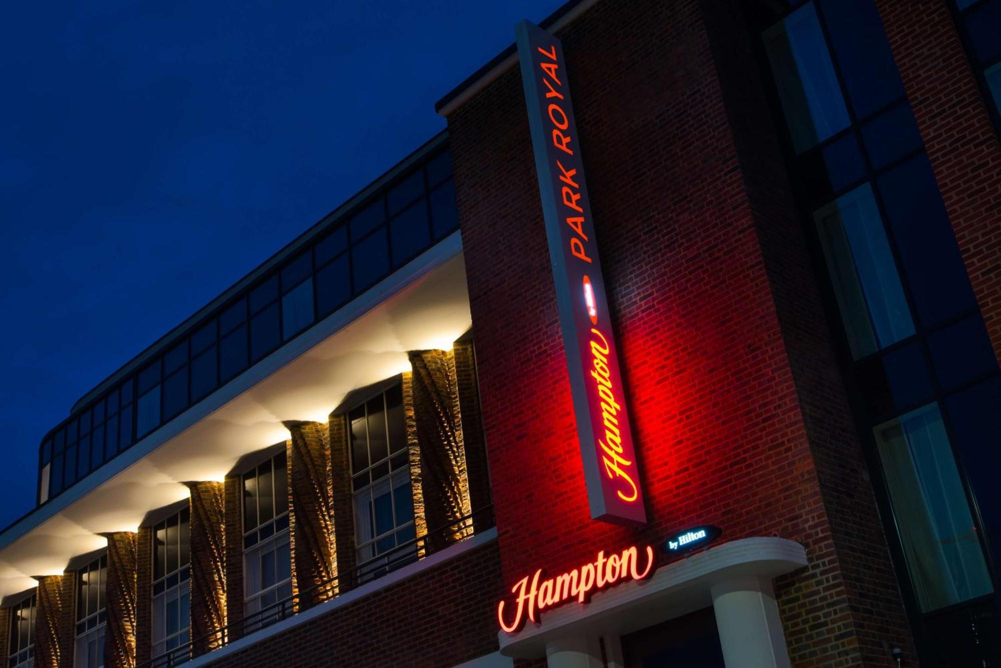 Отель Hampton By Hilton London Park Royal Экстерьер фото